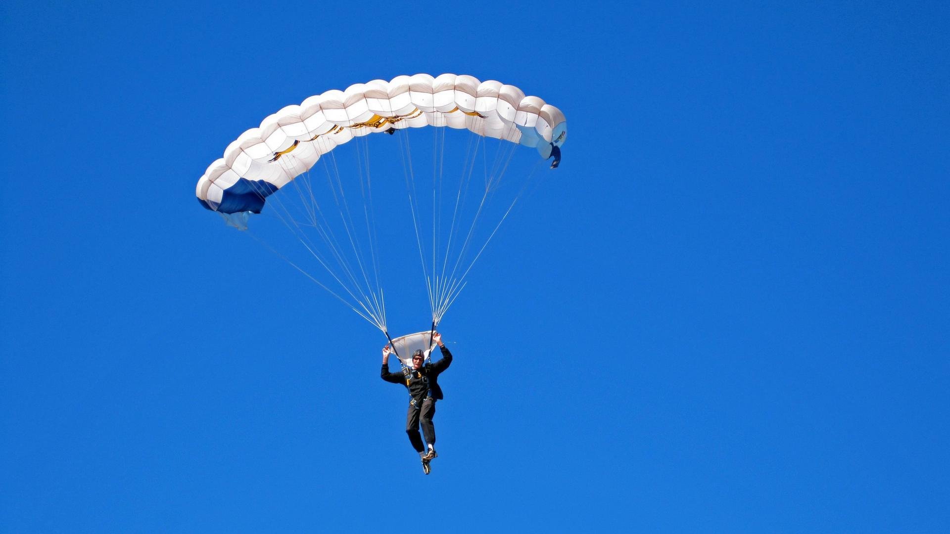 《堡垒之夜》全新未来战士系列皮肤限时上线，点燃你的未来战场激情